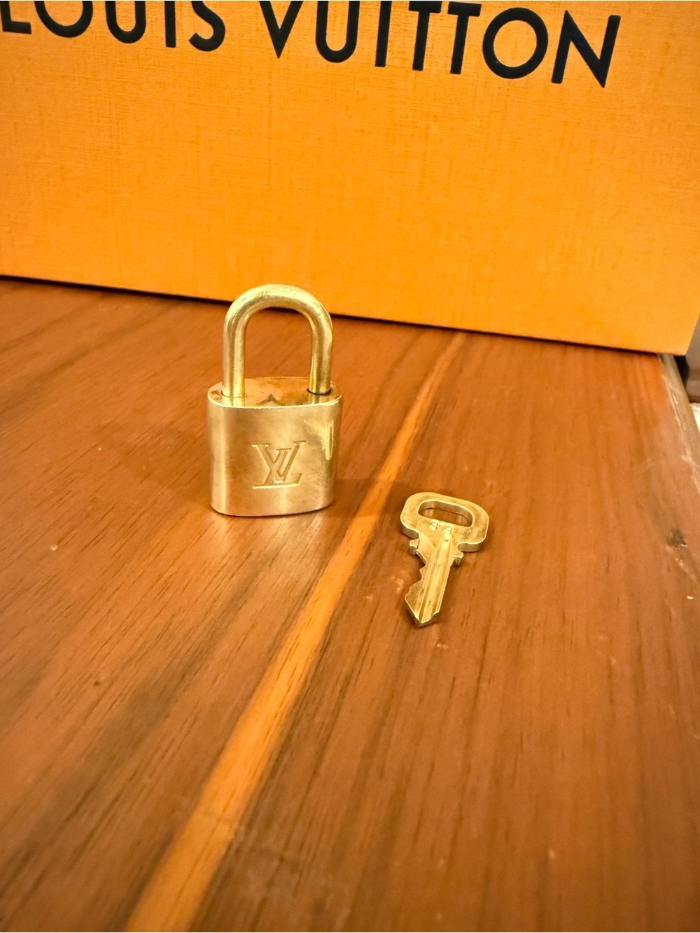 Louis Vuitton Lock - Picture 4 of 9